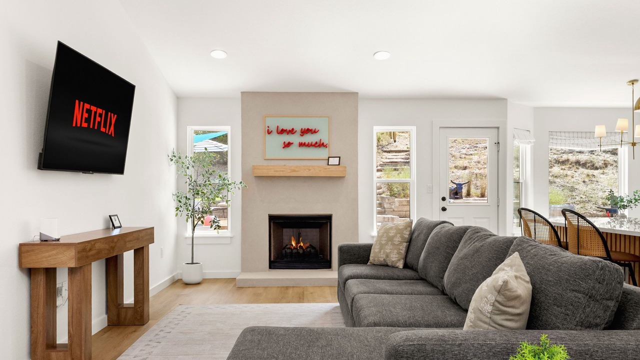 Photo of Livingroom in West Oak Hill