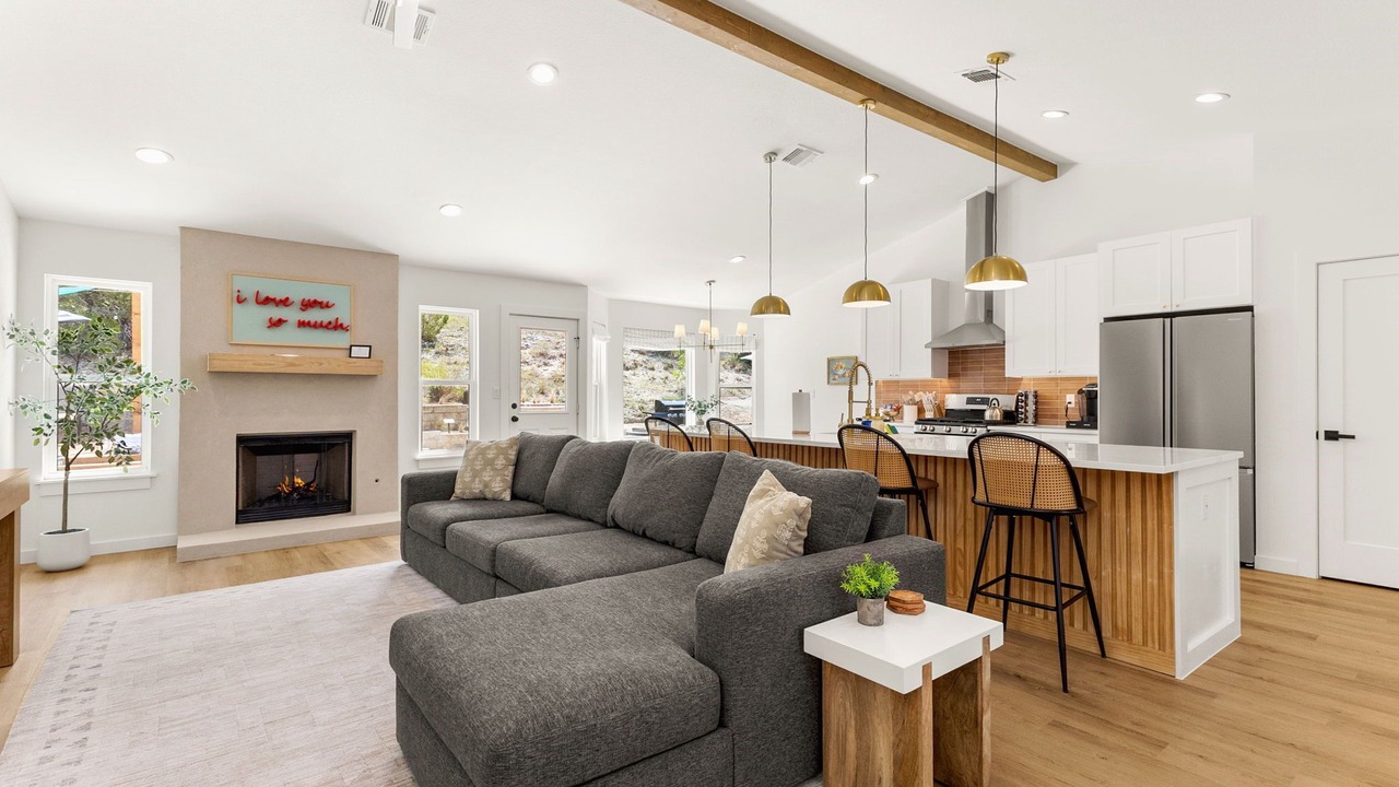 Photo of Livingroom in West Oak Hill