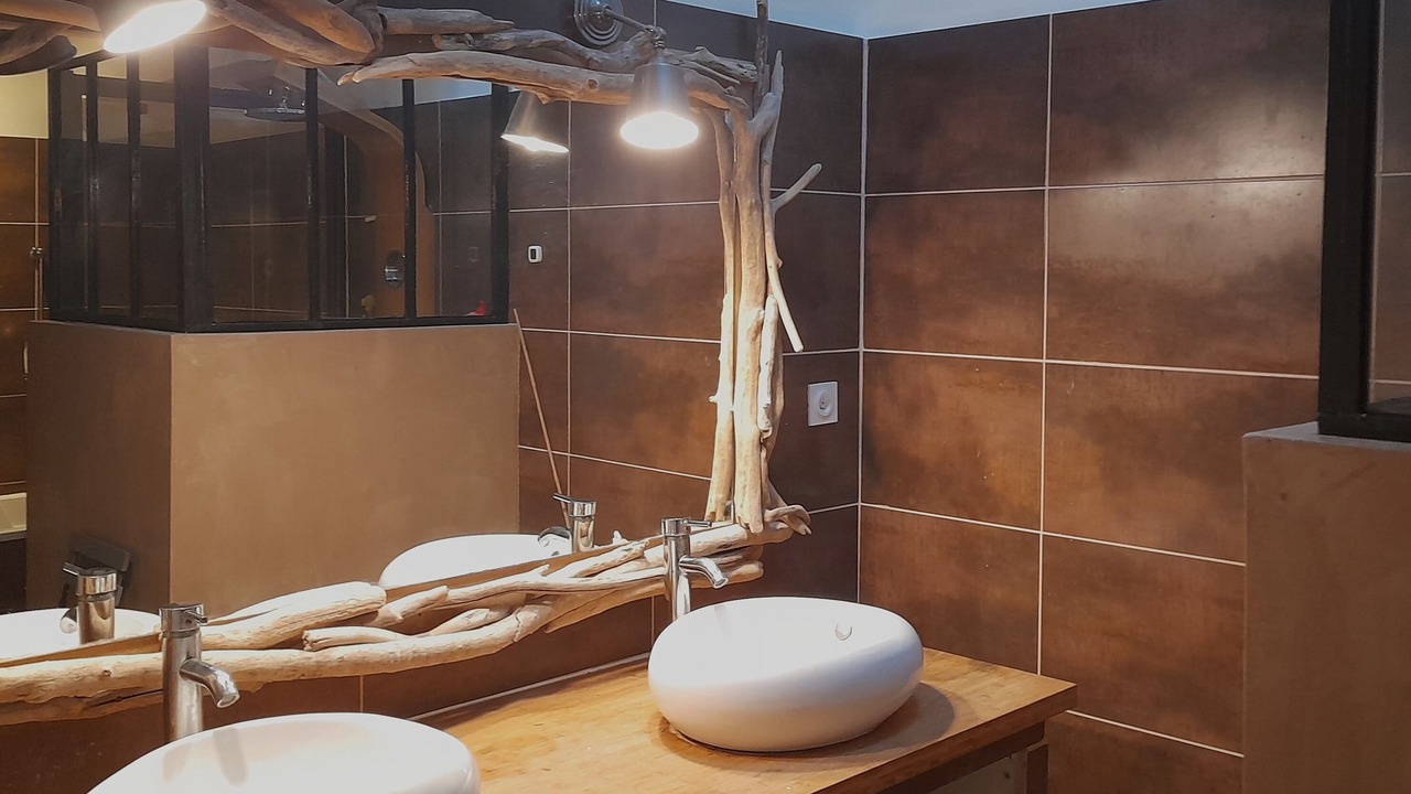 Photo of Bathroom in Ouveillan