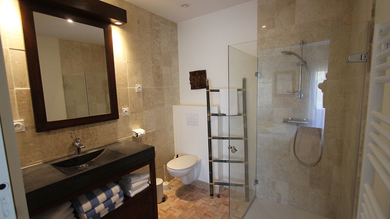 Photo of Bathroom in Saint-Aignan