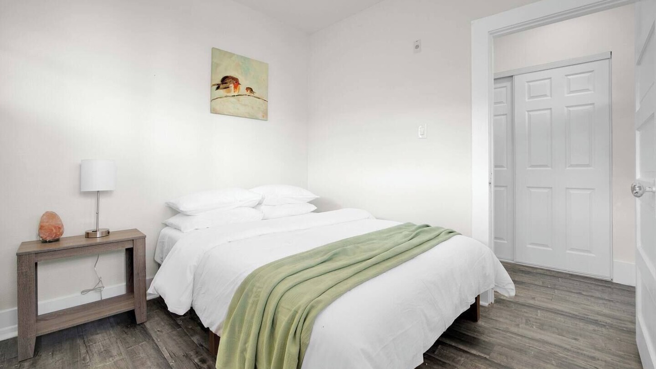 Photo of Bedroom in Pico-Union