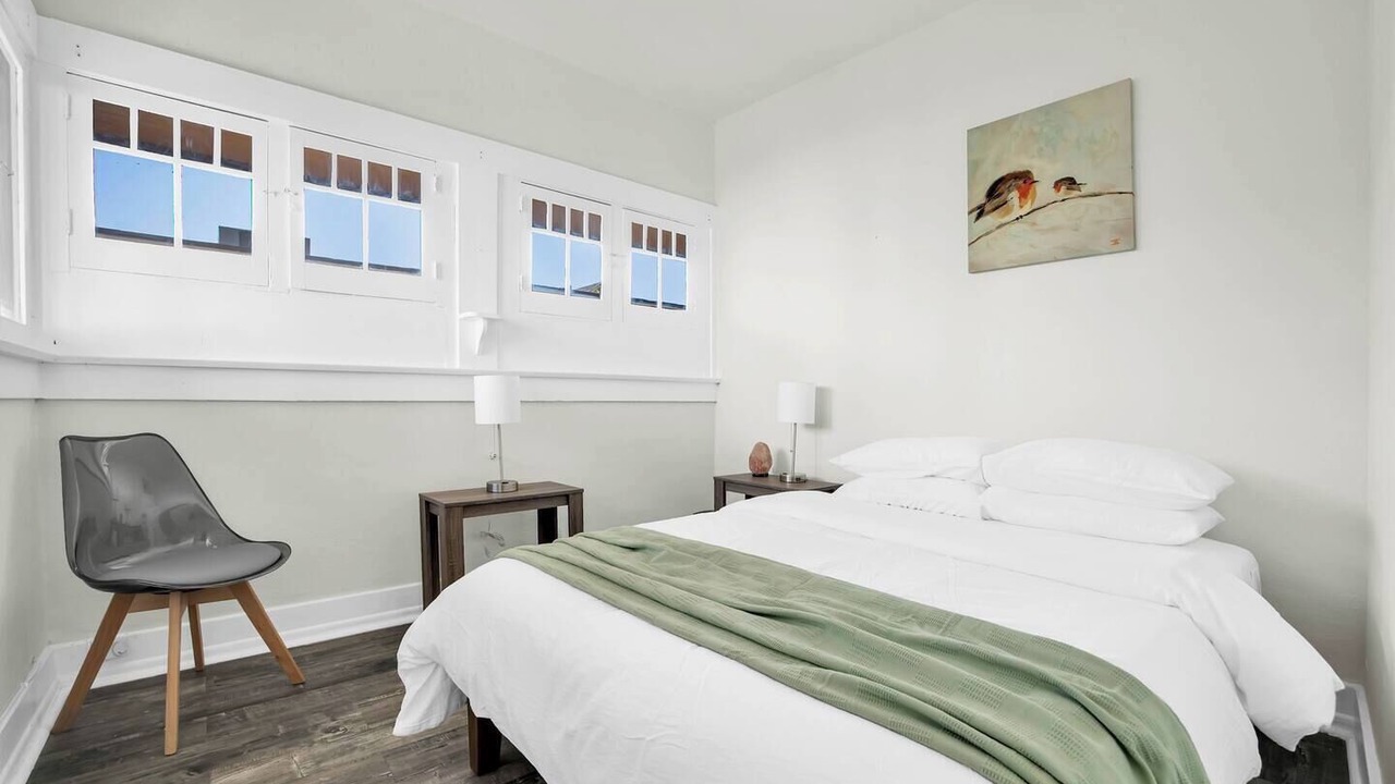 Photo of Bedroom in Pico-Union