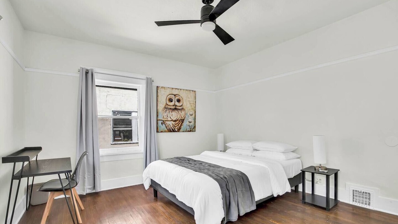 Photo of Bedroom in Pico-Union