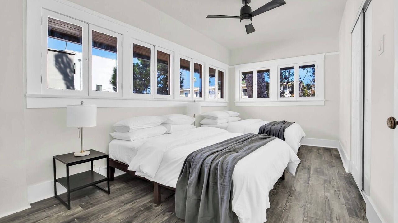Photo of Bedroom in Pico-Union