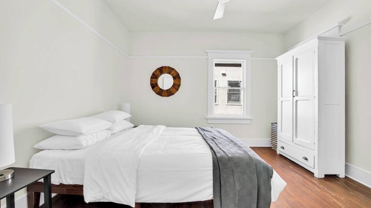 Photo of Bedroom in Pico-Union