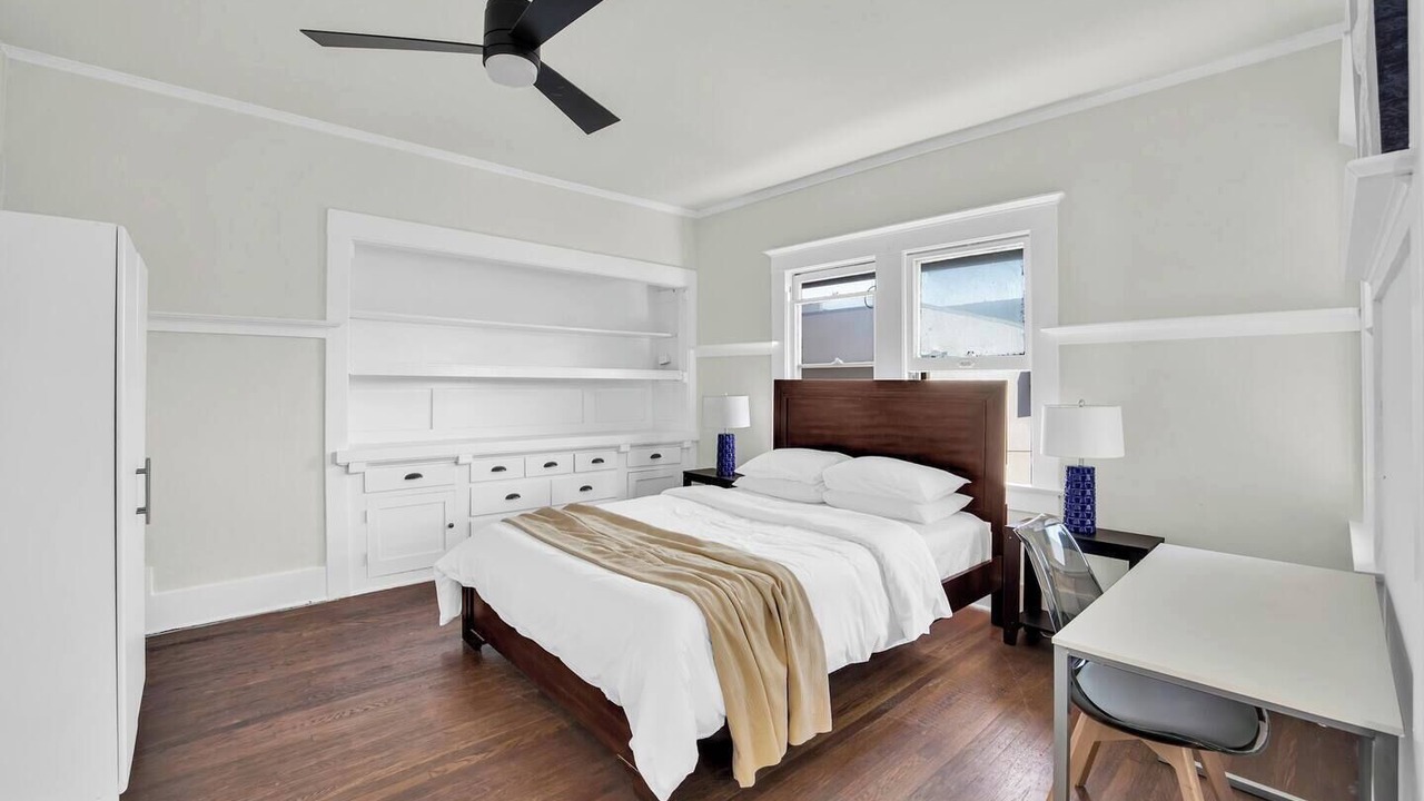 Photo of Bedroom in Pico-Union