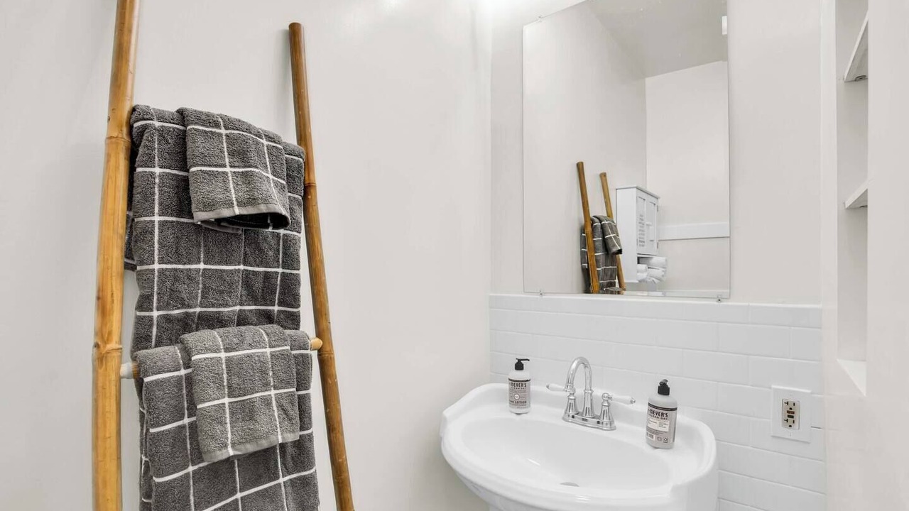 Photo of Bathroom in Pico-Union