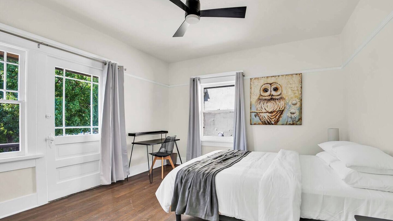 Photo of Bedroom in Pico-Union