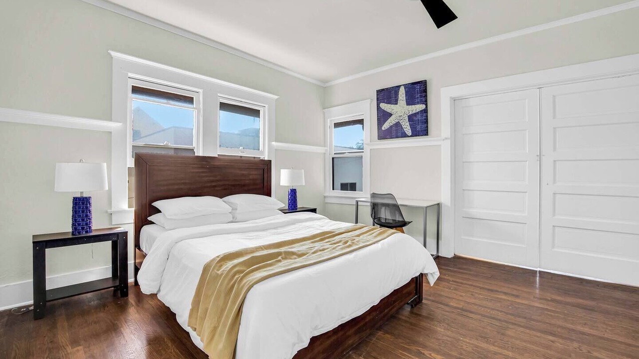 Photo of Bedroom in Pico-Union
