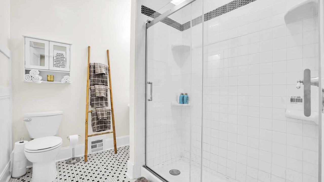 Photo of Bathroom in Pico-Union