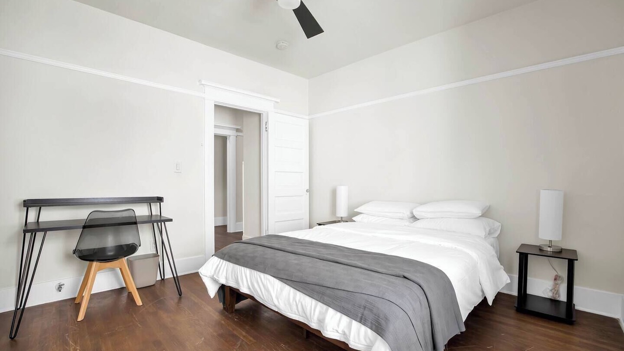 Photo of Bedroom in Pico-Union