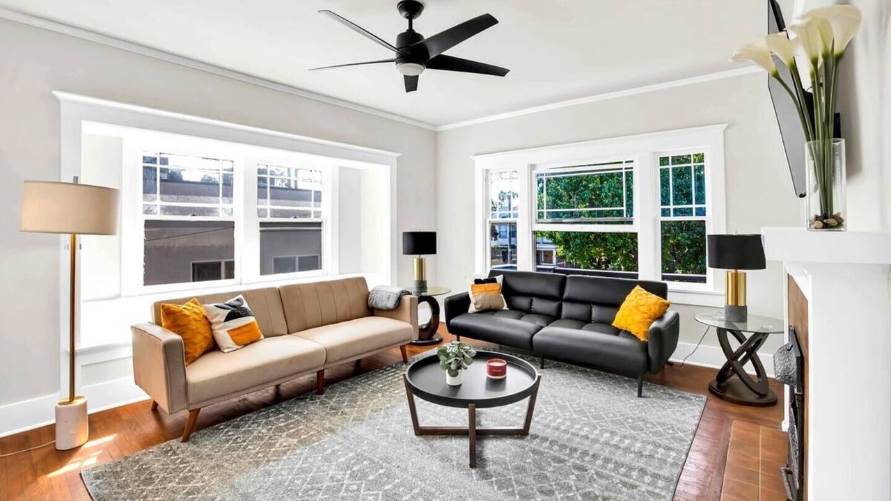 Photo of Livingroom in Pico-Union