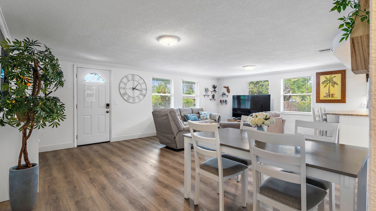 Photo of Livingroom in Anona