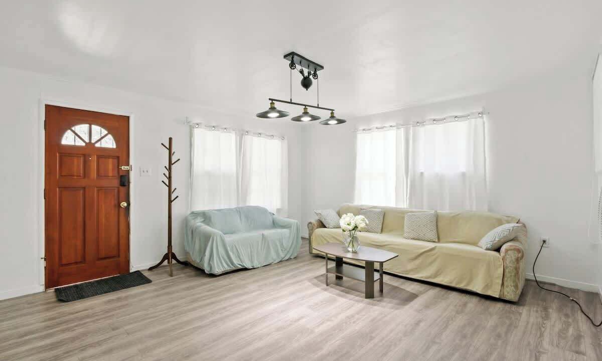Photo of Livingroom in Ontario