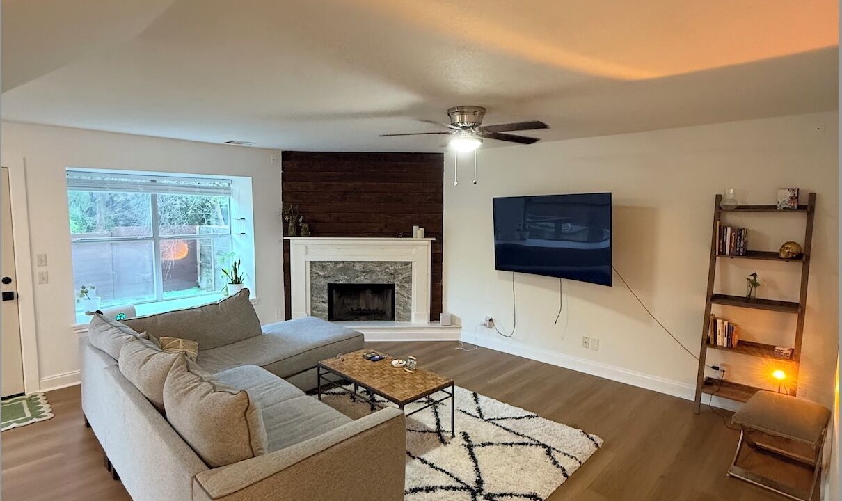 Photo of Livingroom in McNeil