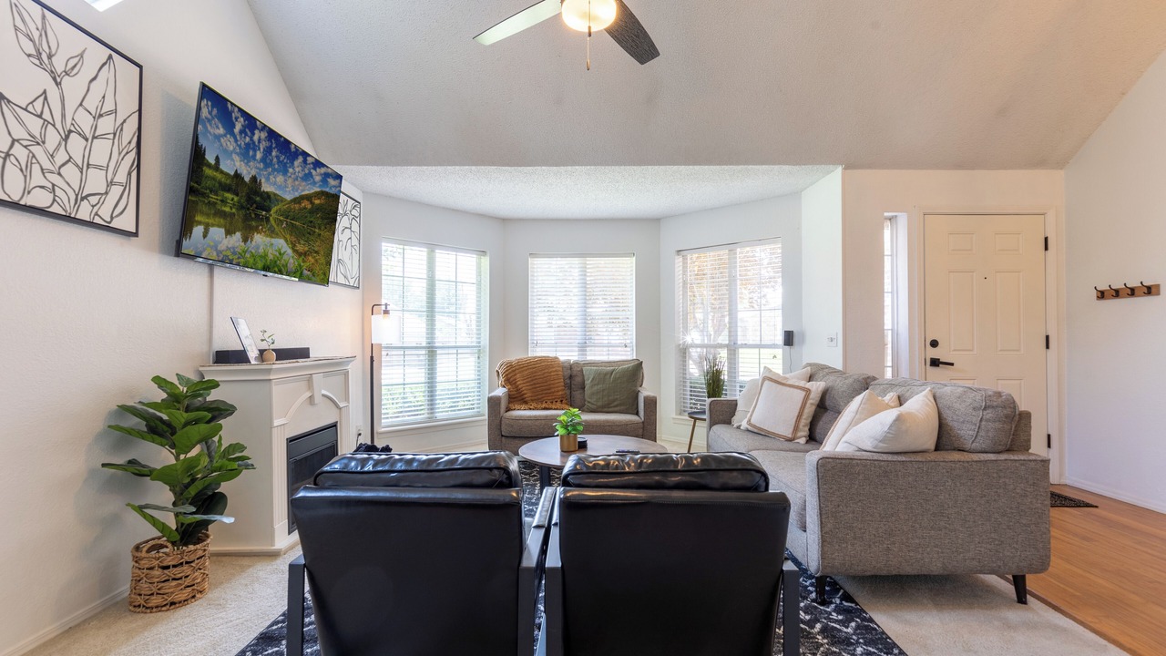 Photo of Livingroom in Broken Arrow