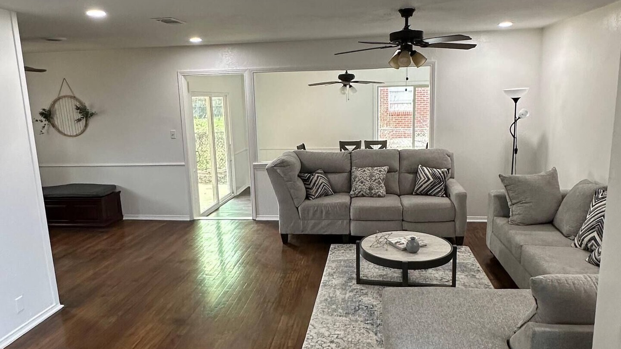 Photo of Livingroom in North Richland Hills