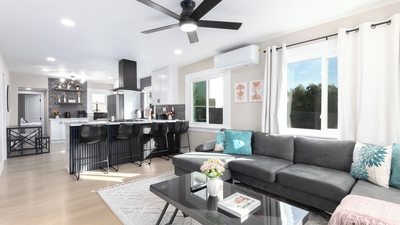 Photo of Livingroom in Corridor