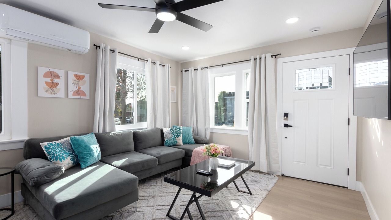 Photo of Livingroom in Corridor