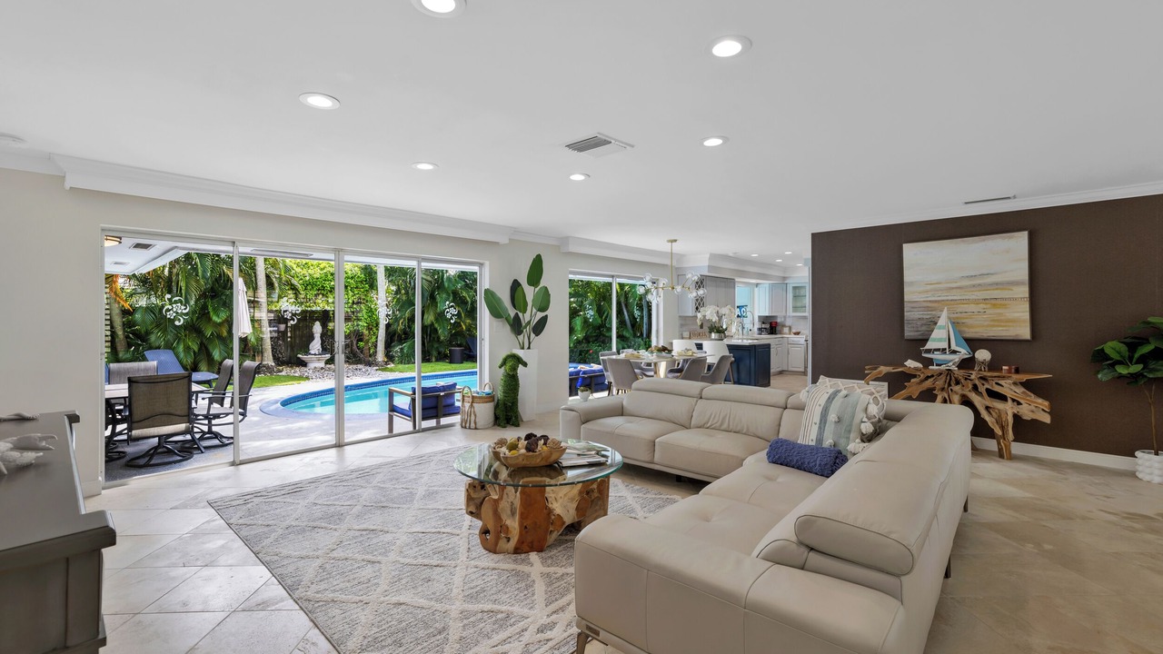 Photo of Livingroom in Imperial Point
