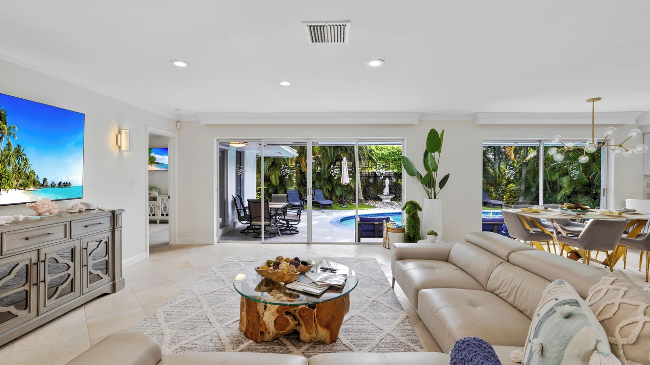 Photo of Livingroom in Imperial Point