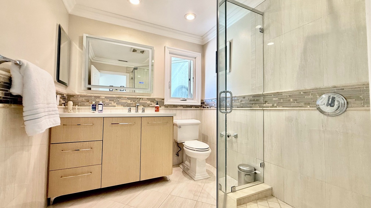 Photo of Bathroom in Corona del Mar