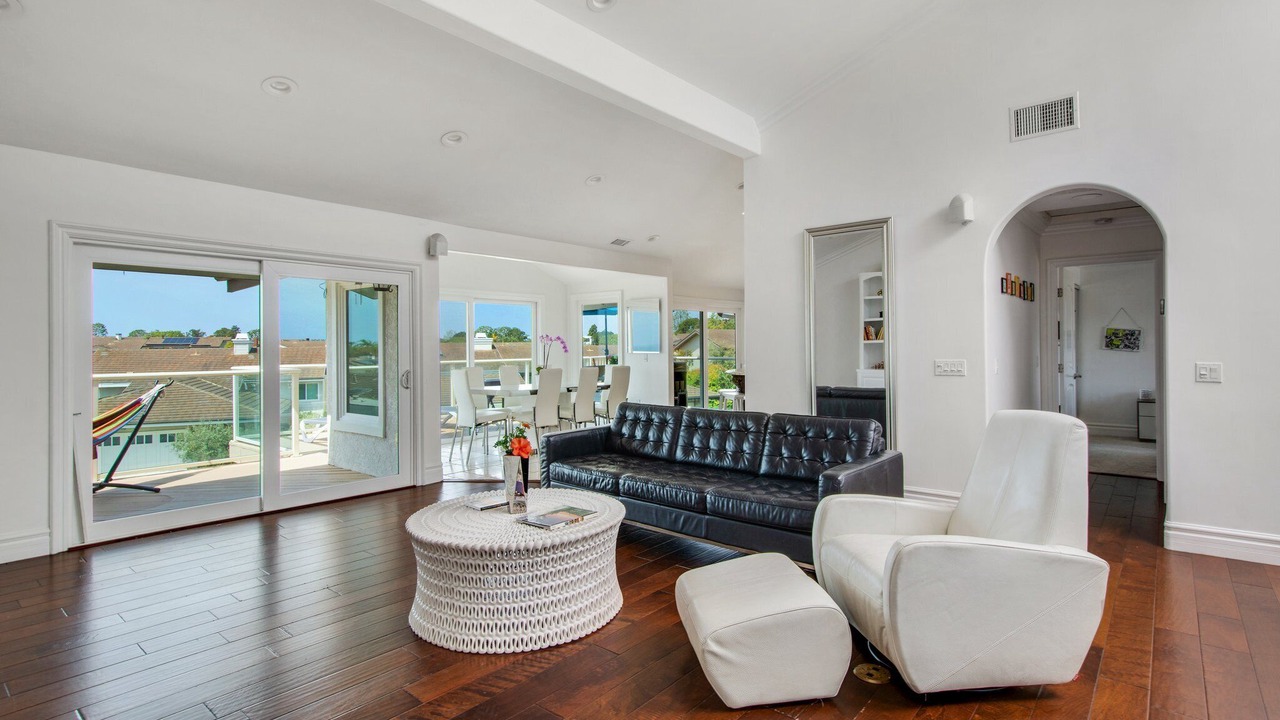 Photo of Livingroom in Corona del Mar