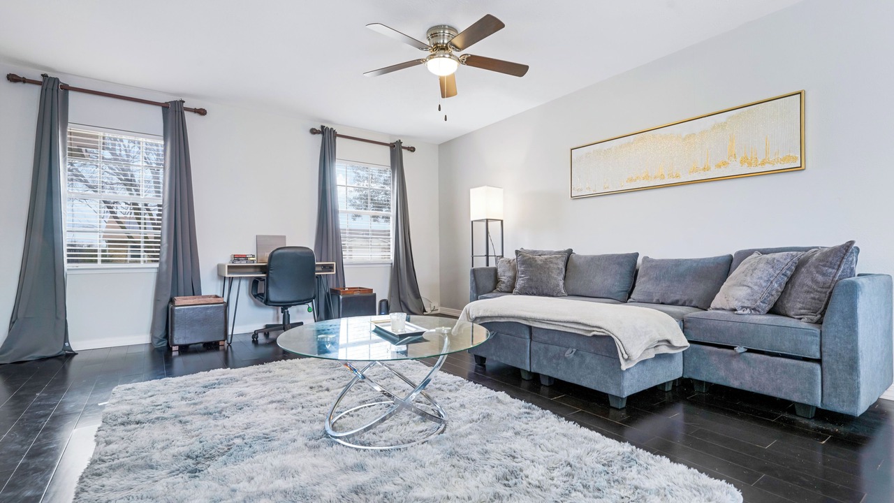 Photo of Livingroom in The Colony