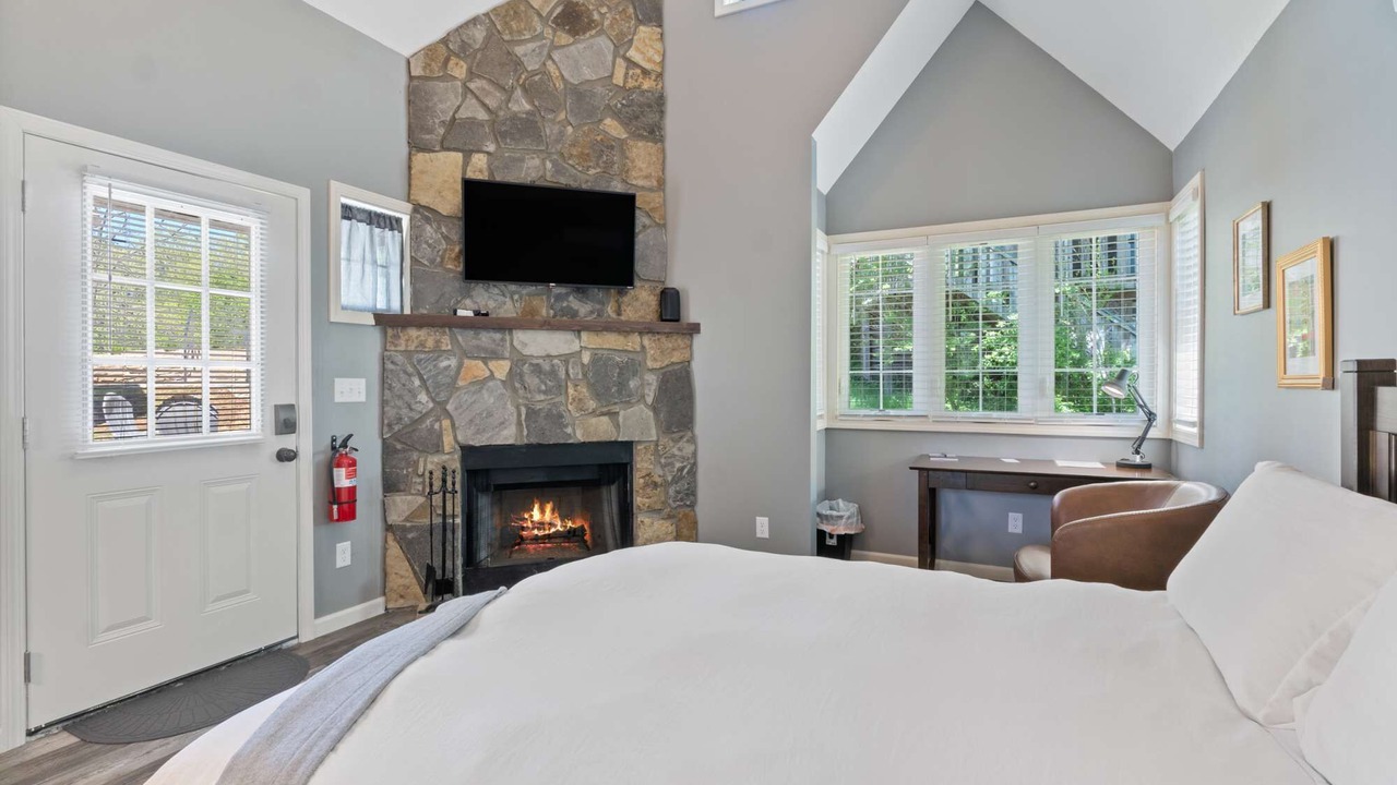 Photo of Bedroom in Eureka Springs Historic District