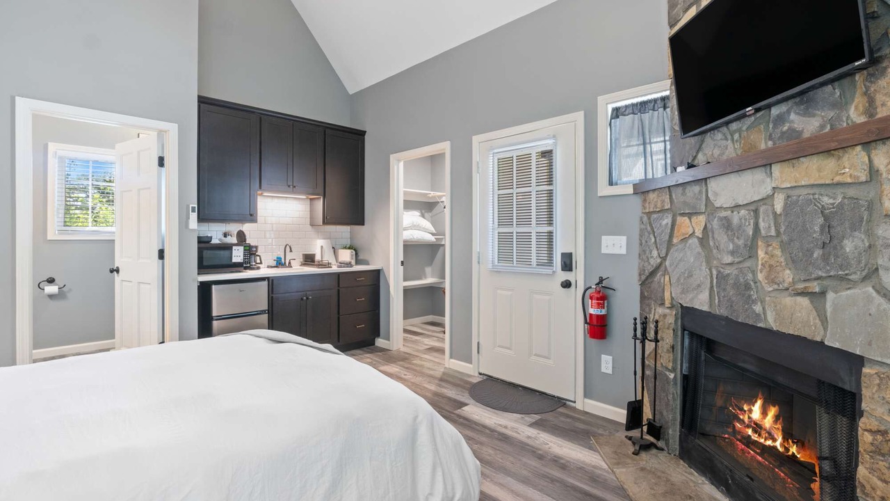 Photo of Bedroom in Eureka Springs Historic District