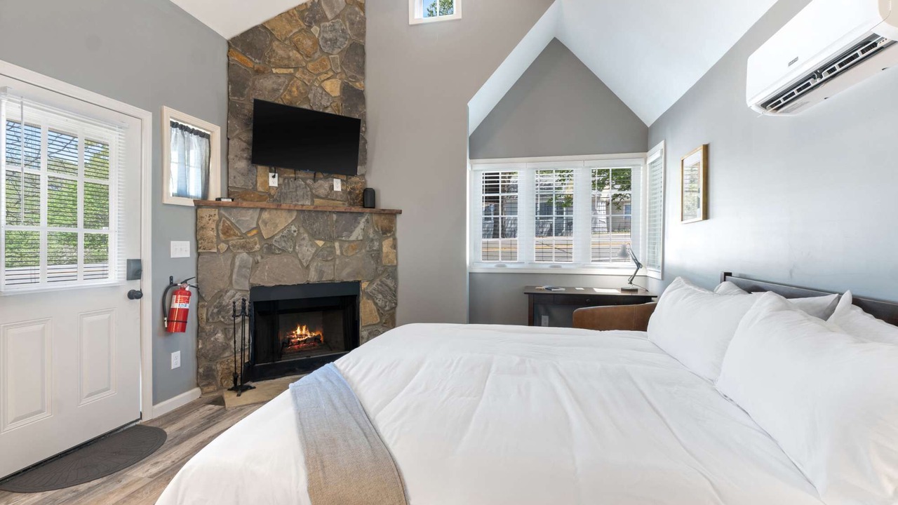 Photo of Bedroom in Eureka Springs Historic District