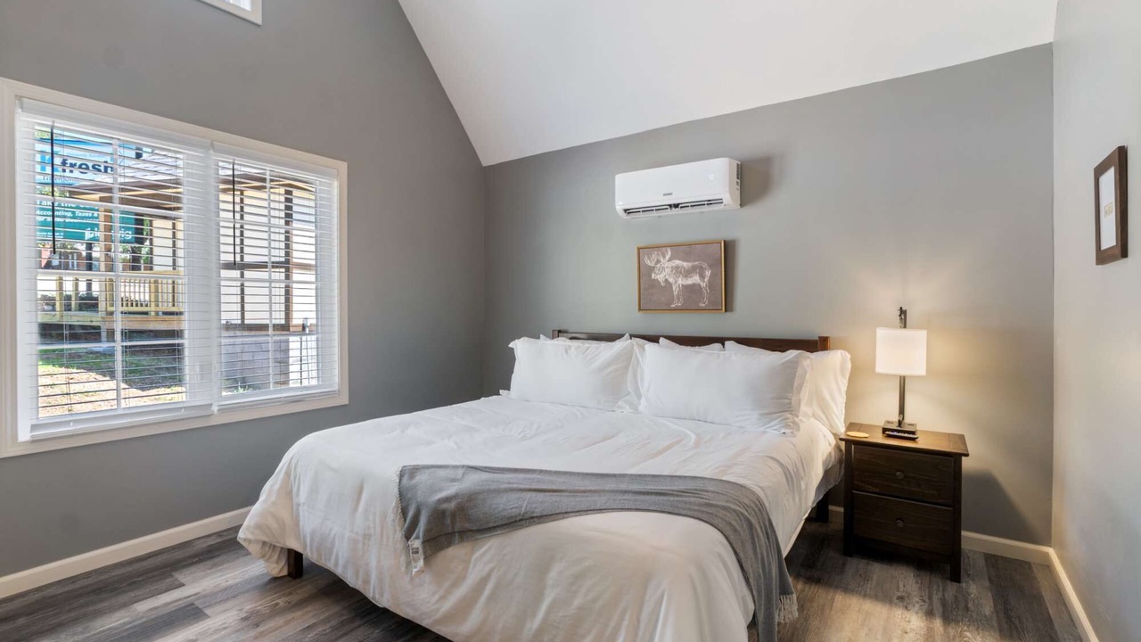 Photo of Bedroom in Eureka Springs Historic District