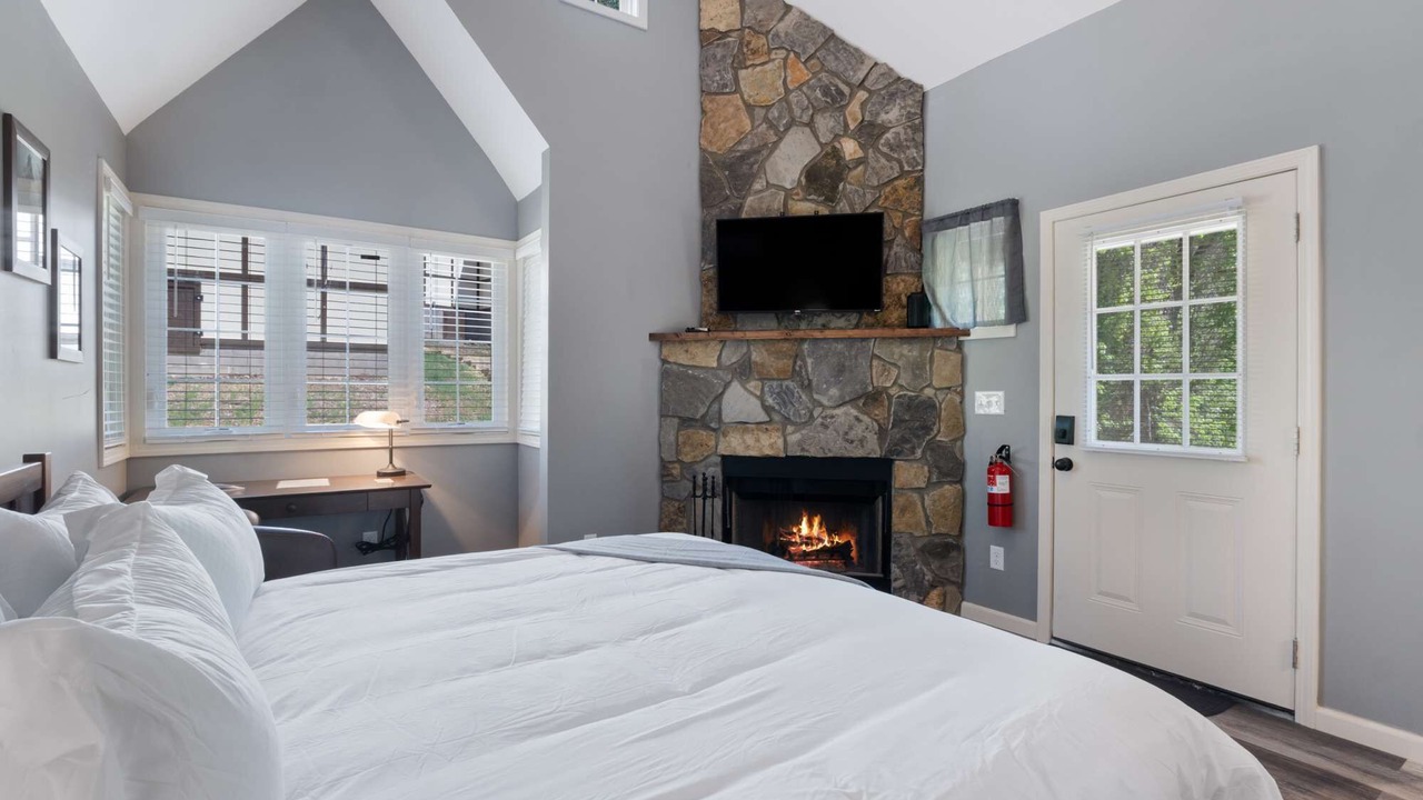 Photo of Bedroom in Eureka Springs Historic District