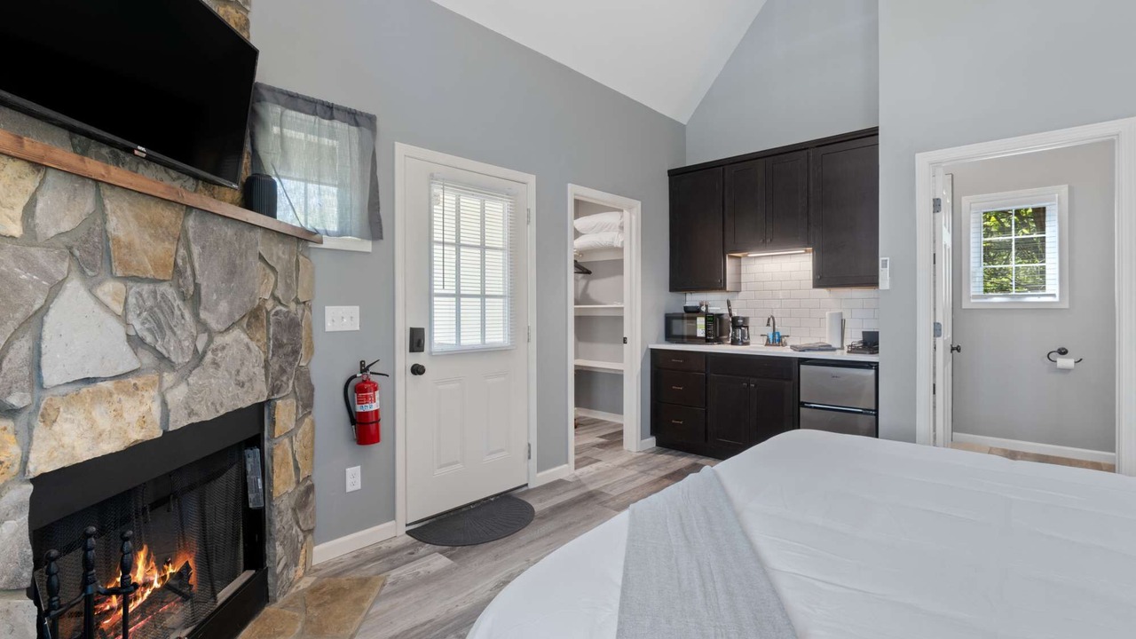 Photo of Bedroom in Eureka Springs Historic District