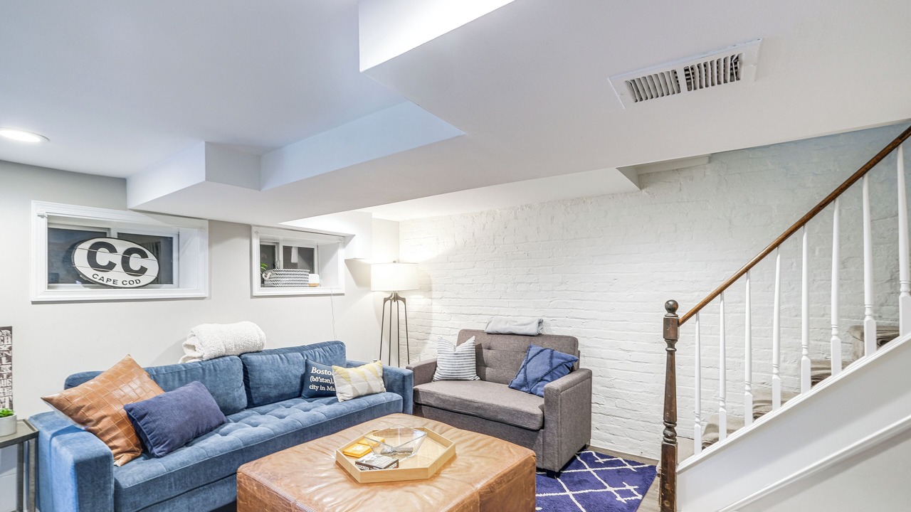 Photo of Livingroom in Near Northeast
