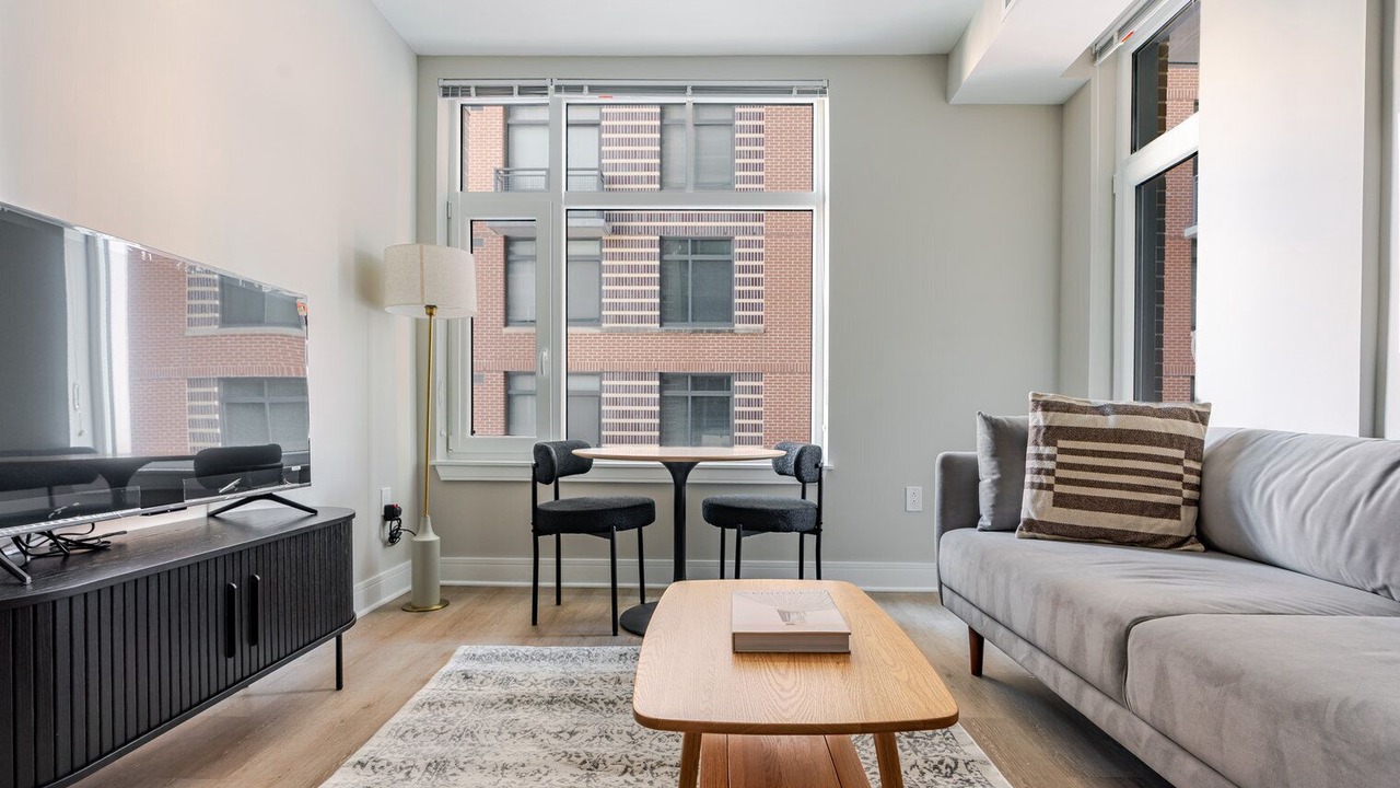 Photo of Livingroom in Woodmont Triangle