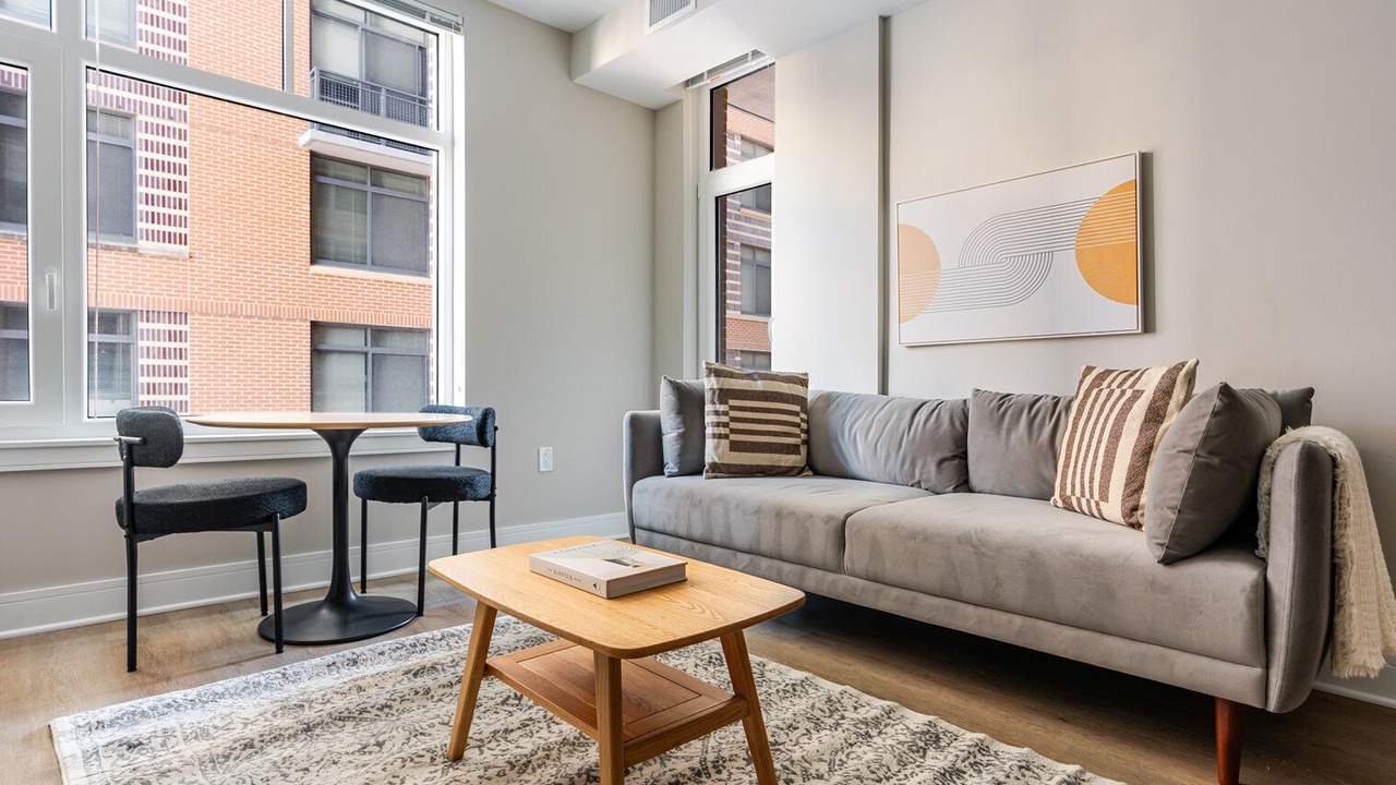 Photo of Livingroom in Woodmont Triangle