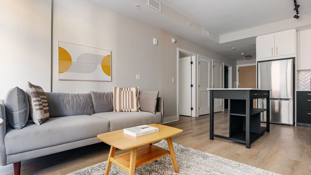 Photo of Livingroom in Woodmont Triangle