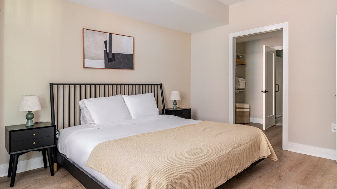 Photo of Bedroom in Woodmont Triangle