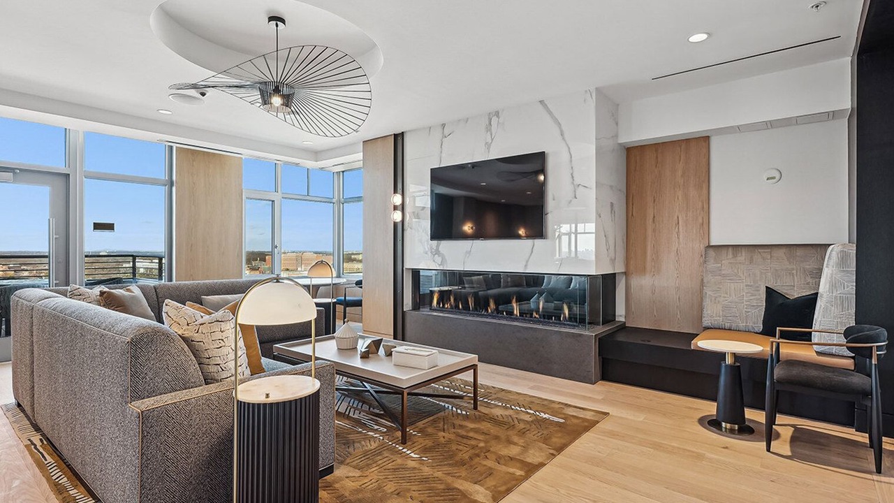 Photo of Livingroom in Woodmont Triangle