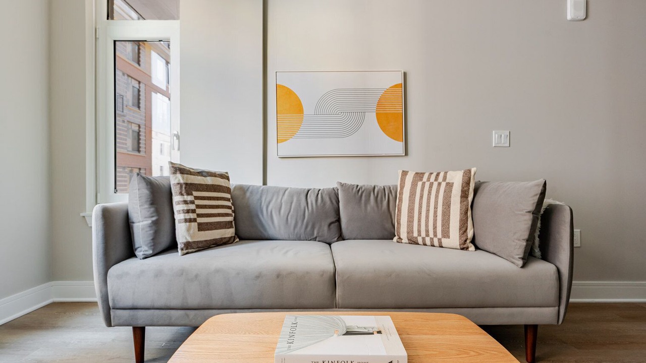 Photo of Livingroom in Woodmont Triangle