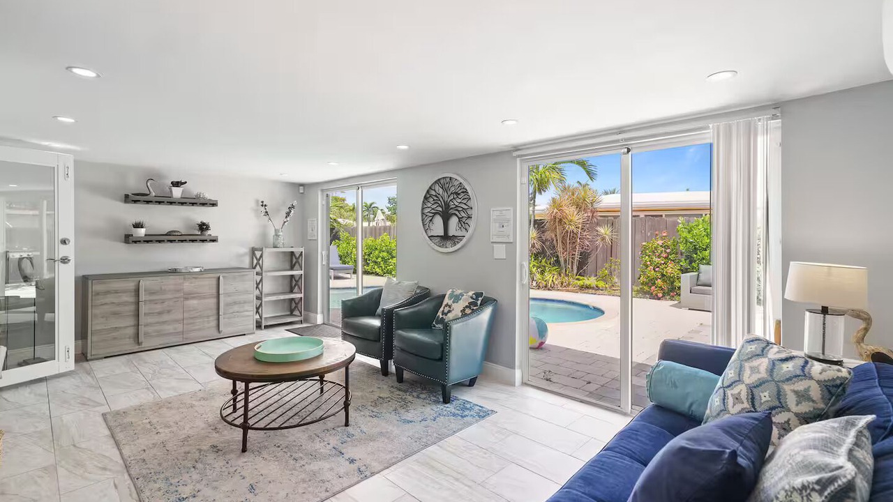 Photo of Livingroom in Central Corals