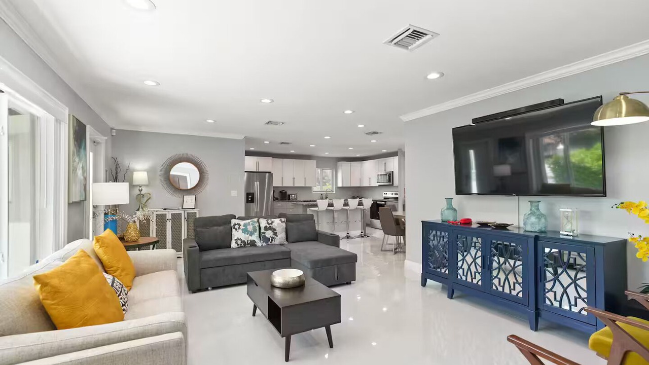 Photo of Livingroom in Central Corals