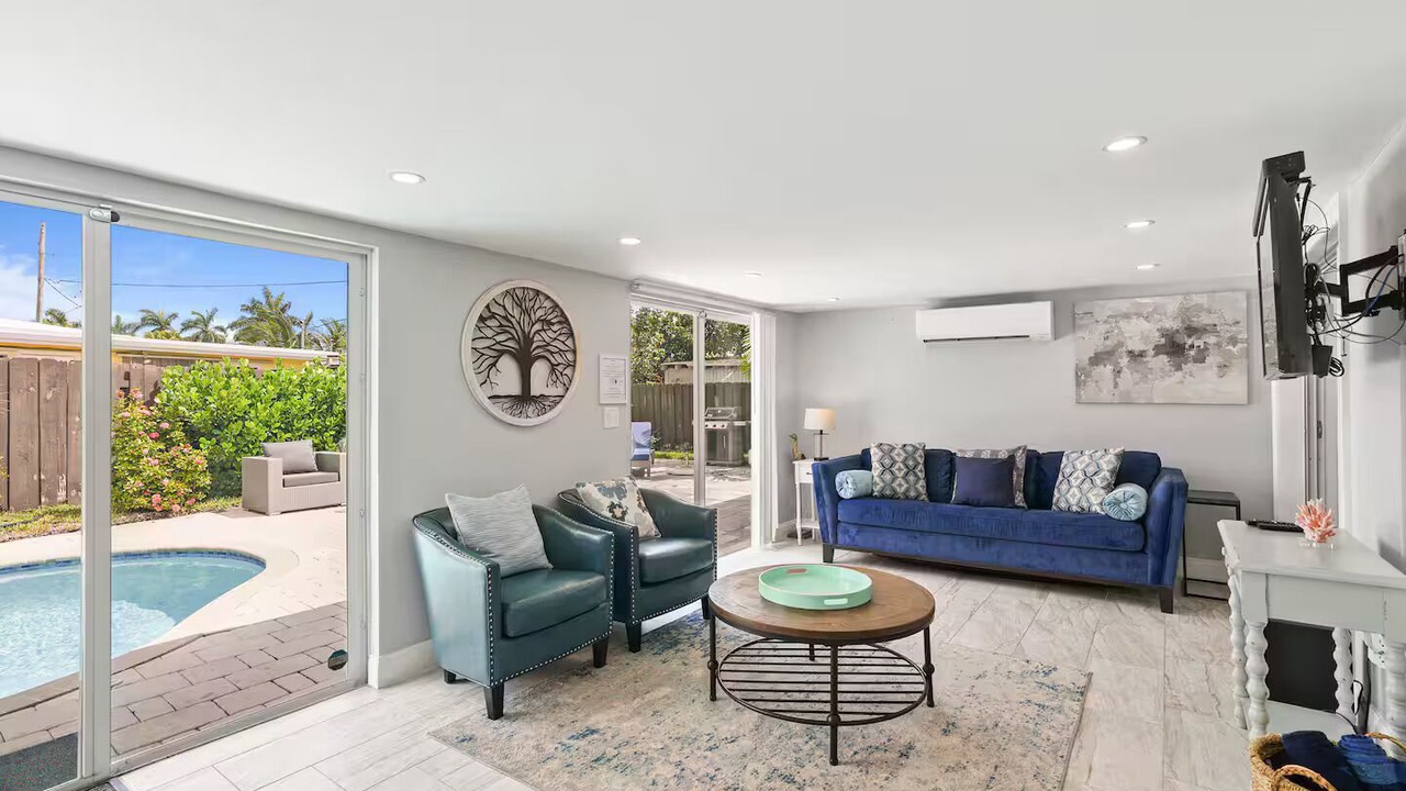 Photo of Livingroom in Central Corals