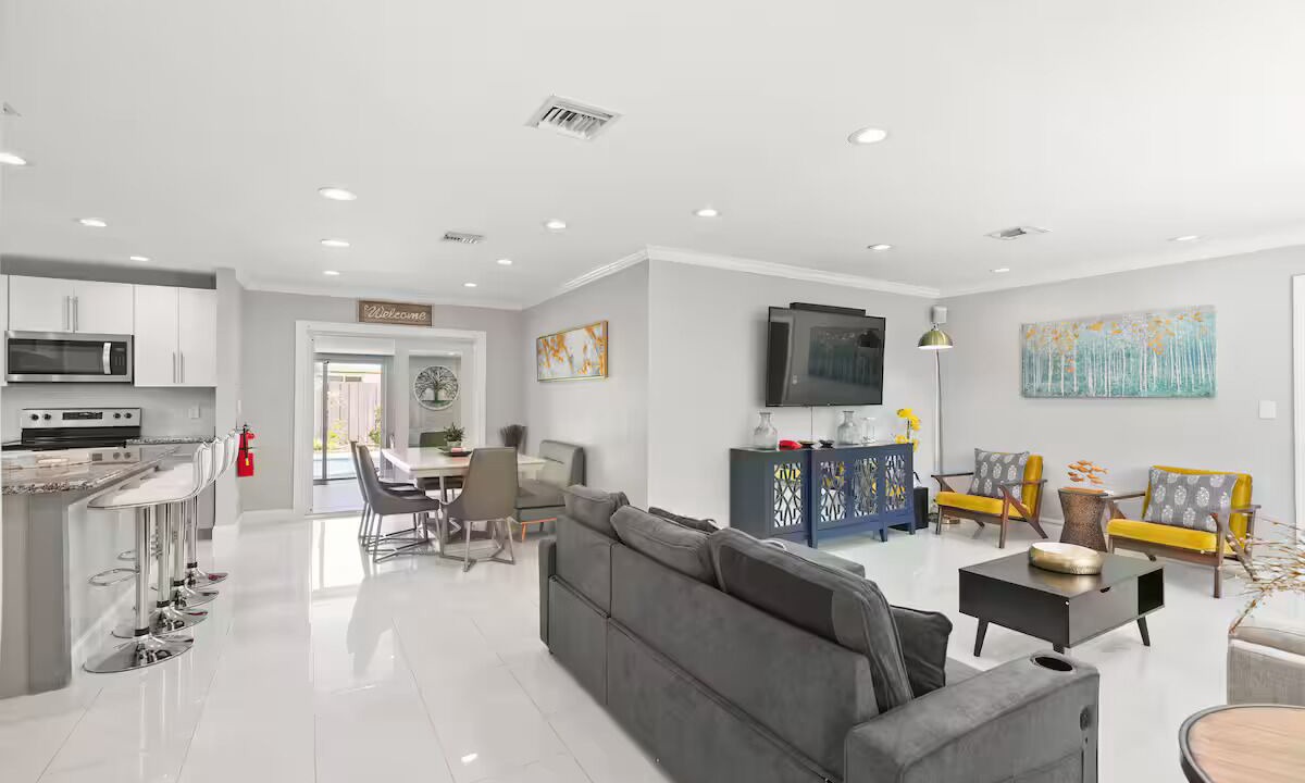 Photo of Livingroom in Central Corals
