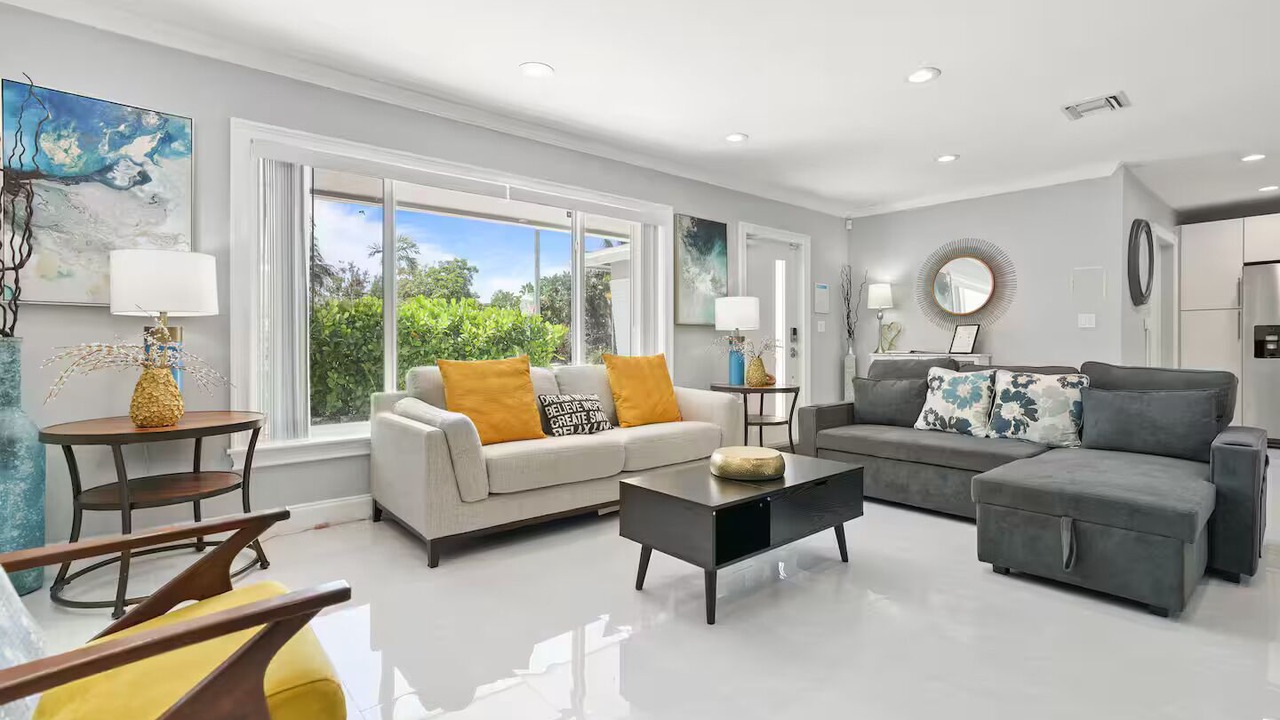 Photo of Livingroom in Central Corals