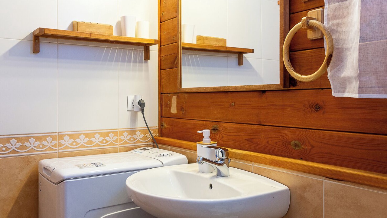 Photo of Bathroom in Incles