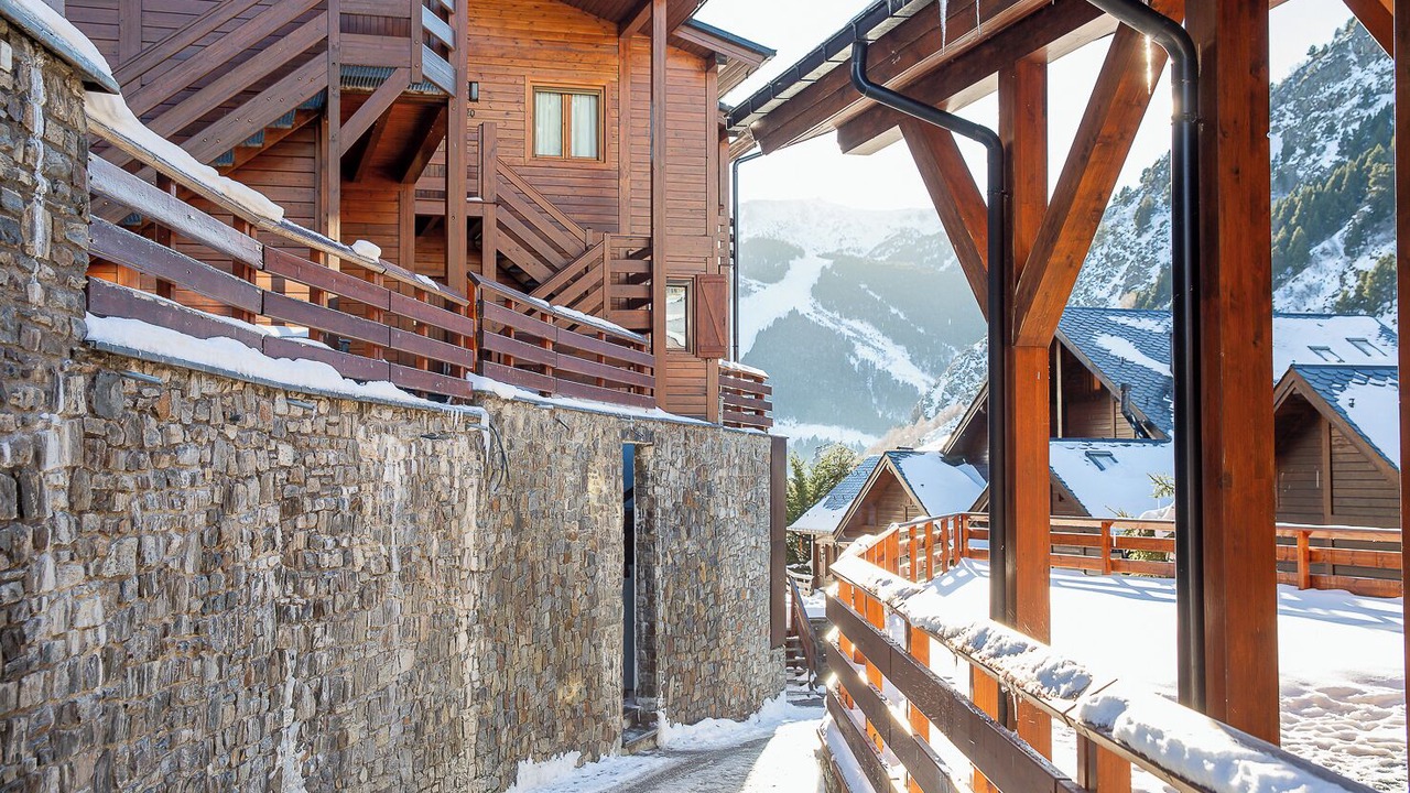 Photo of Outdoor in Incles