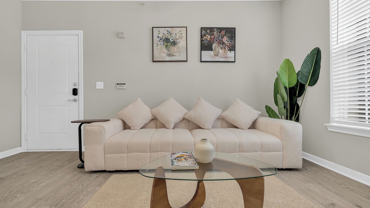 Photo of Livingroom in Alden Bridge