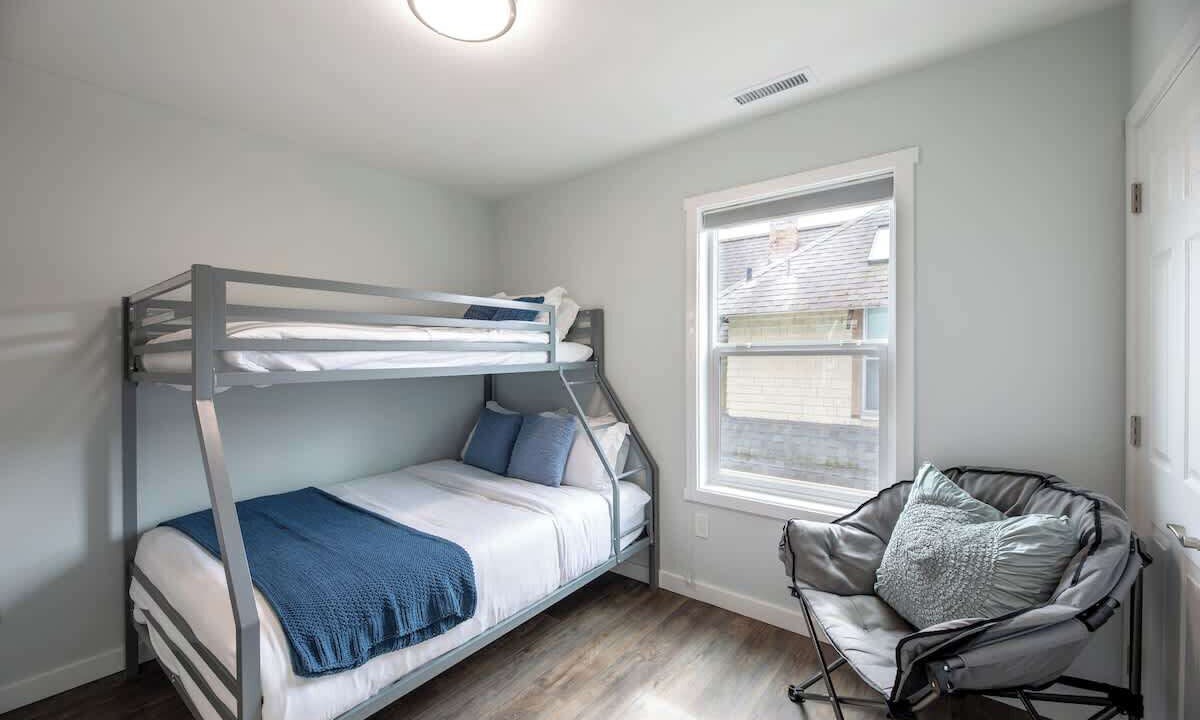 Photo of Bedroom in Minor